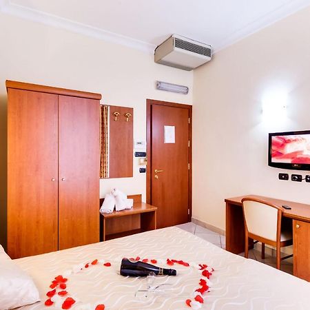 Hotel Suite Caesar Róma Kültér fotó